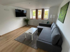 Exklusive Zimmer mit geteiltem Bad und Küche KG